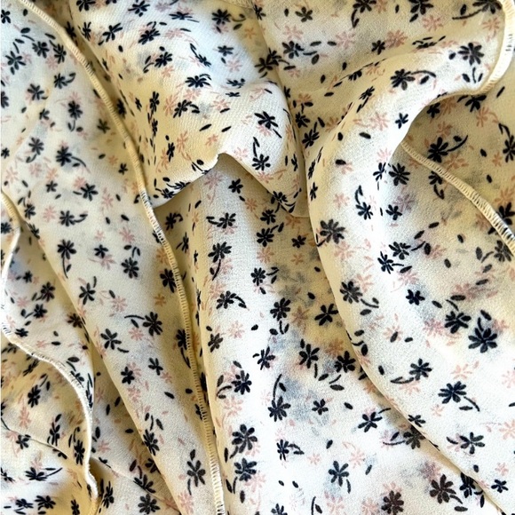 cabi NWOT Wishful Top, Baby Flower, SMALL, Spring 22 - Picture 4 of 4